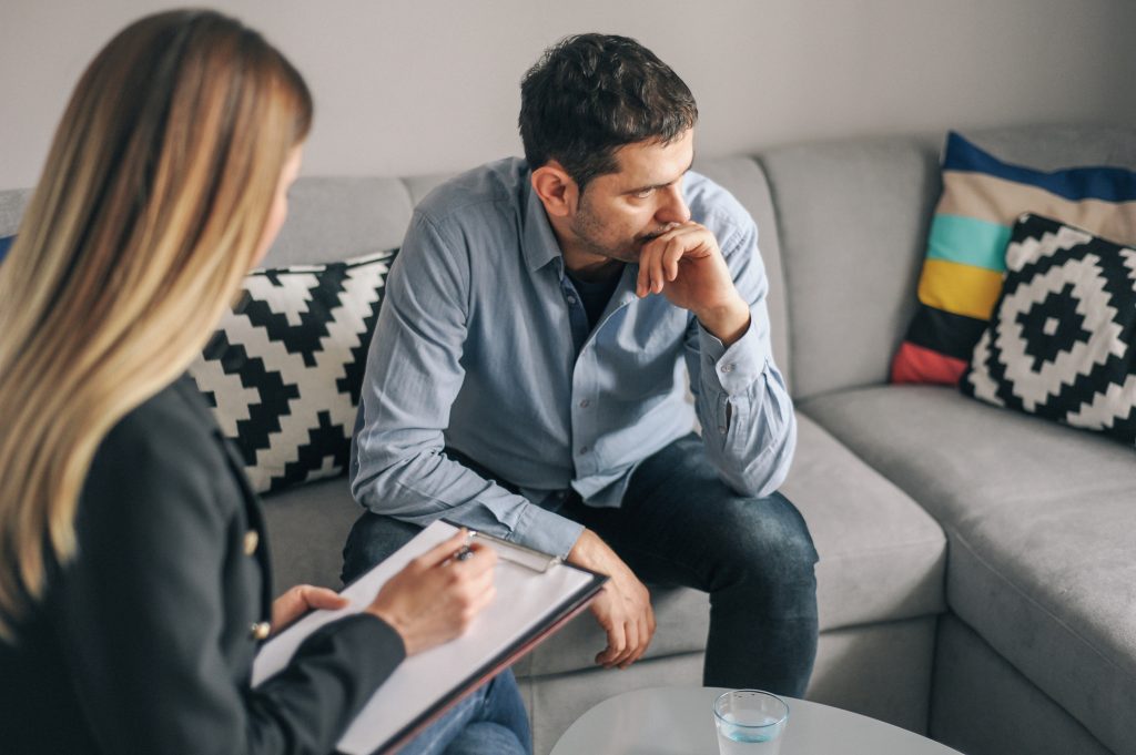 Maltby centre - notre histoire - man receives counseling